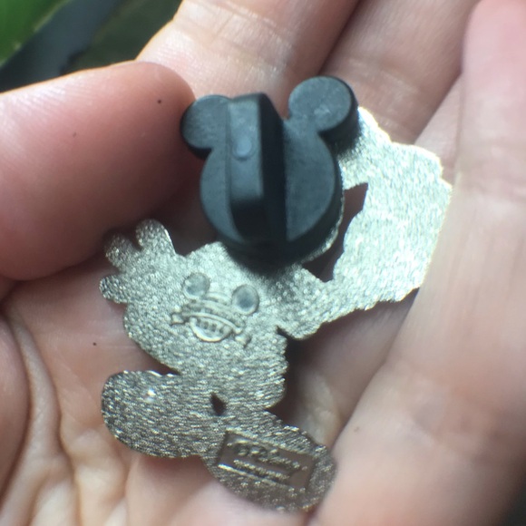 Disney Trading Pin Tourist Mickey Mouse 2004 - Picture 2 of 2